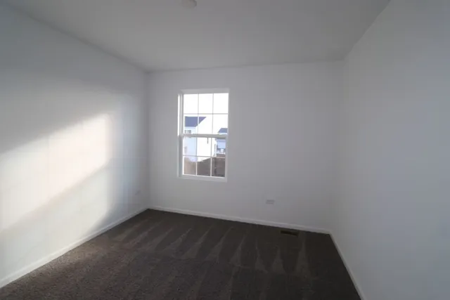 $3,100 | 608 Henry Lane, Oswego, IL 60543