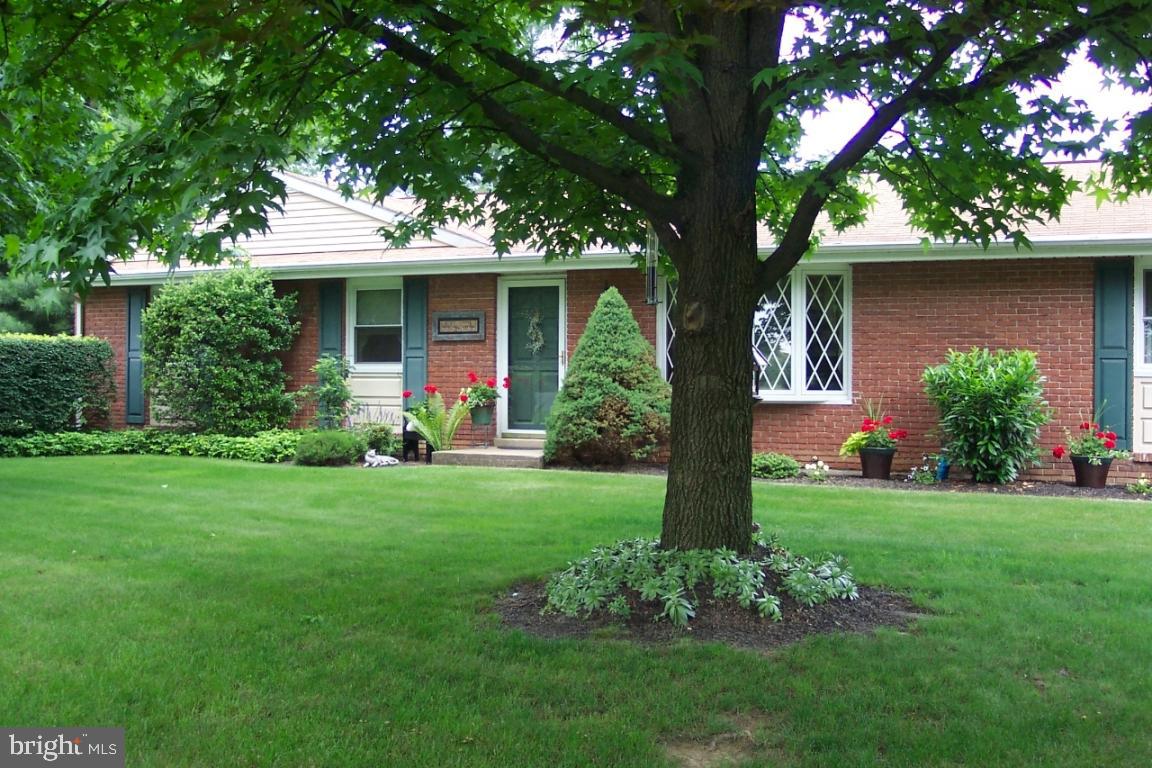 688 Oak Tree Road Manheim, PA 17545 - Photo 1 of 14