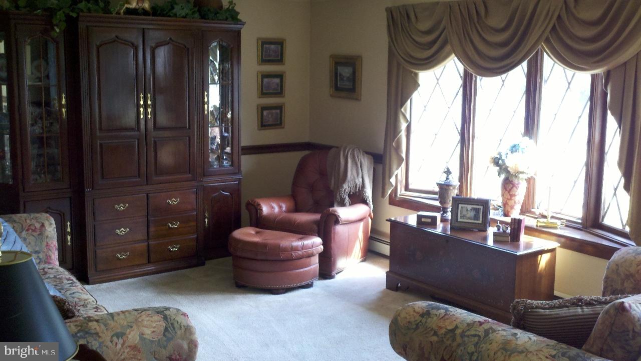 688 Oak Tree Road Manheim, PA 17545 - Photo 5 of 14