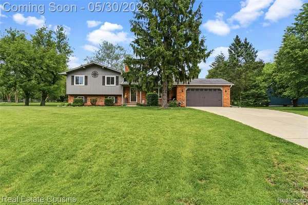 $459,900 | 13435 Lakebrook Drive, Fenton, MI 48430