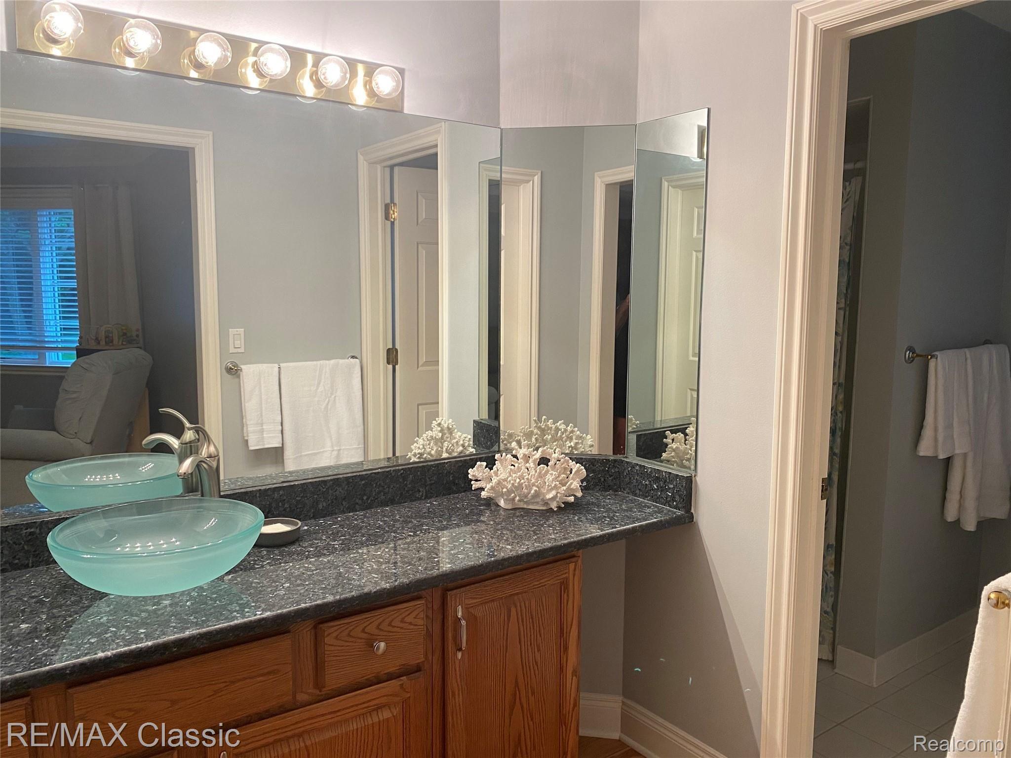 8650 Ridge Road Canton, MI 48187 - Photo 39 of 88 #K - BR-2 Jack & Jill Bath.jpeg