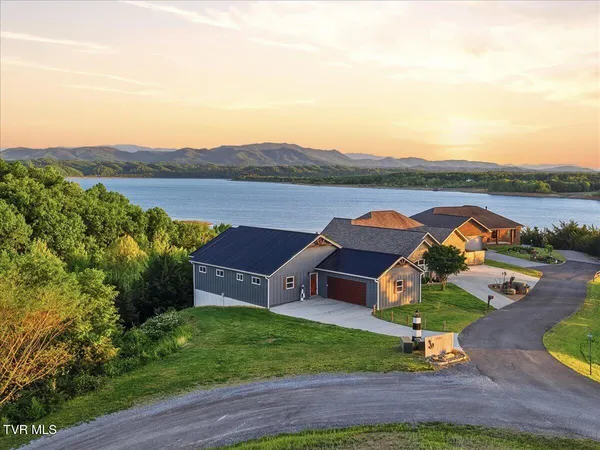 $549,900 | 1321 Aqua Vista Way, Newport, TN 37821