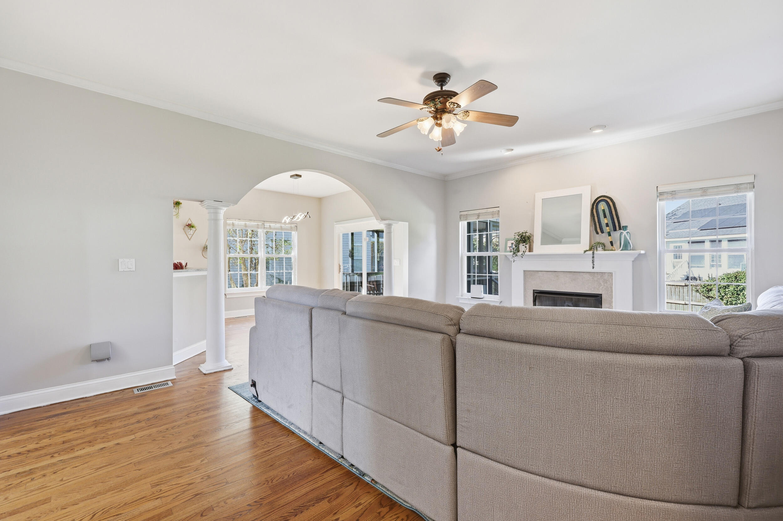 1414 Surfside Court Charleston, SC 29412 - Photo 14 of 65 Living Room
