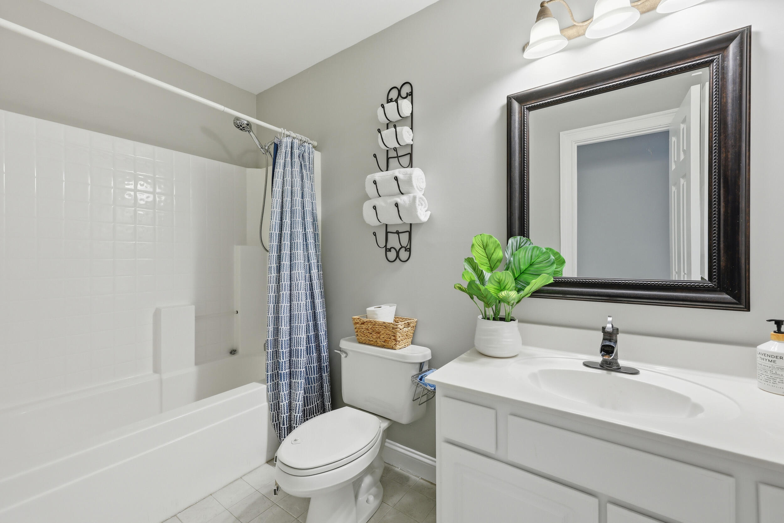 1414 Surfside Court Charleston, SC 29412 - Photo 47 of 65 Upstairs Full Bathroom