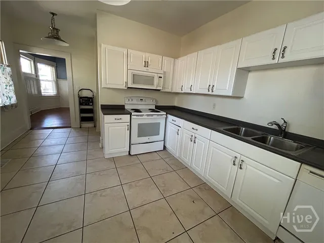 $2,800 | 631 East 40th Street, Savannah, GA 31401