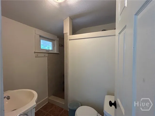 $2,800 | 631 East 40th Street, Savannah, GA 31401