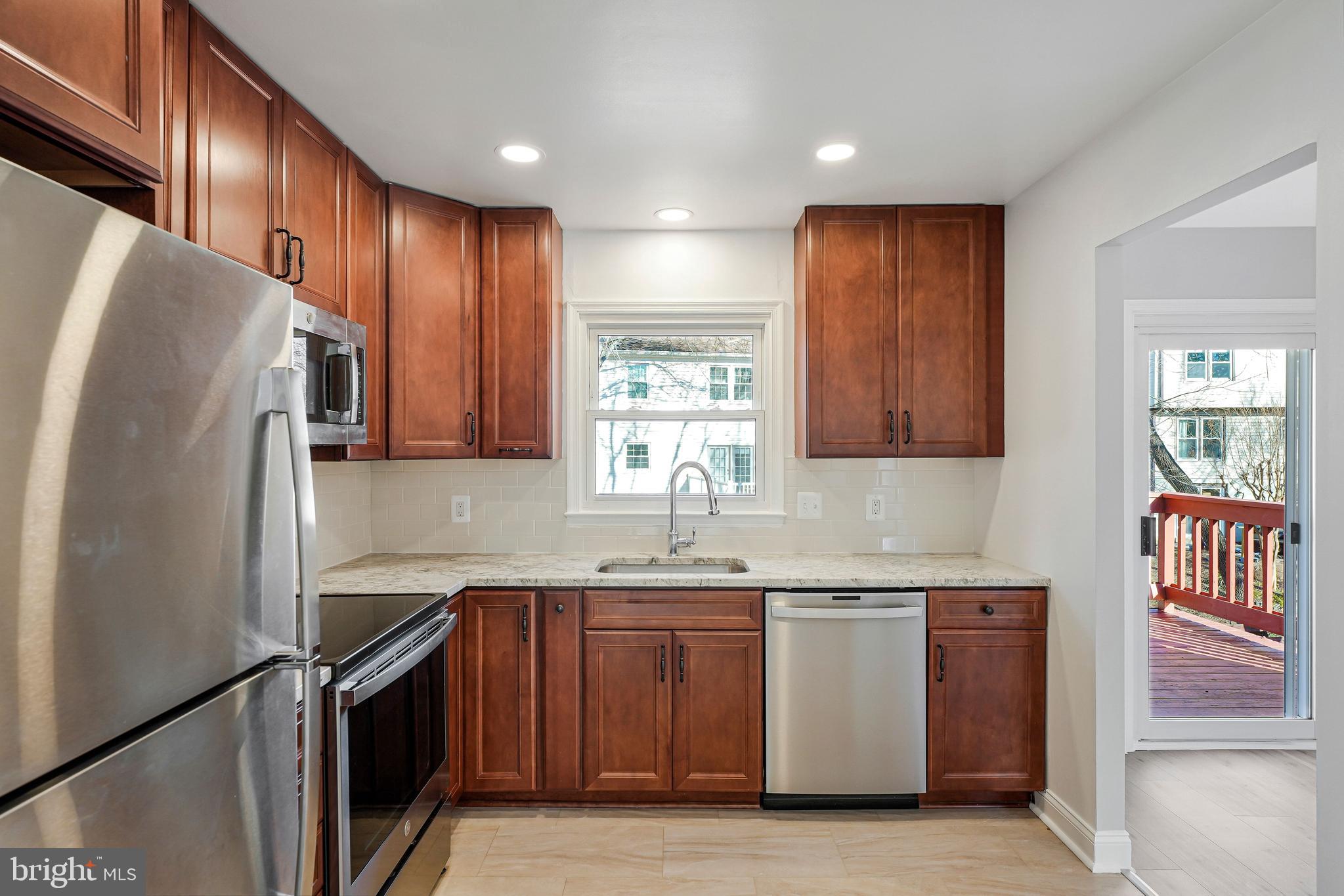12016 Trossack Road Herndon, VA 20170 - Photo 4 of 29 Granite Countertops and Ceramic Tile Floors
