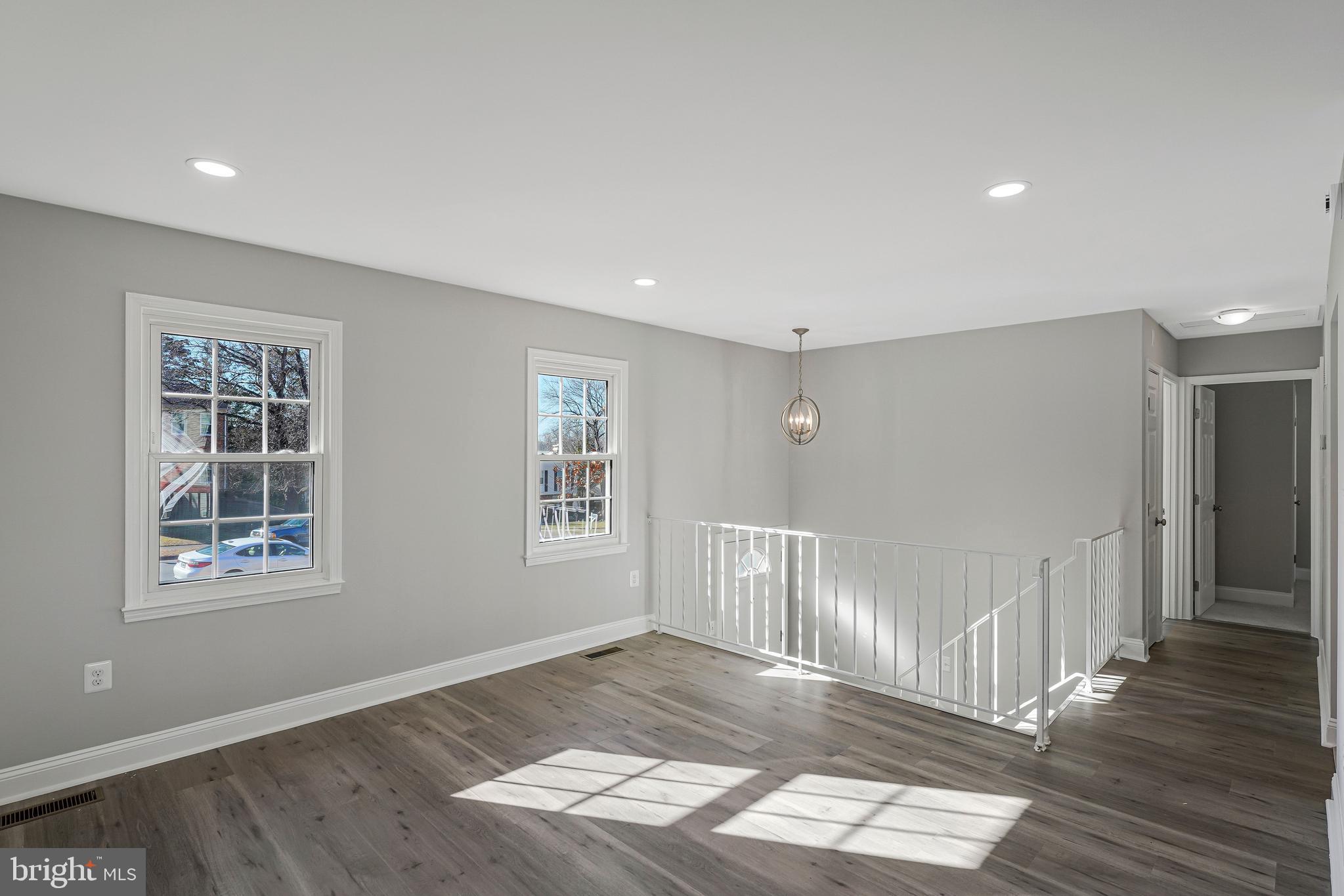 12016 Trossack Road Herndon, VA 20170 - Photo 7 of 29 Living Room