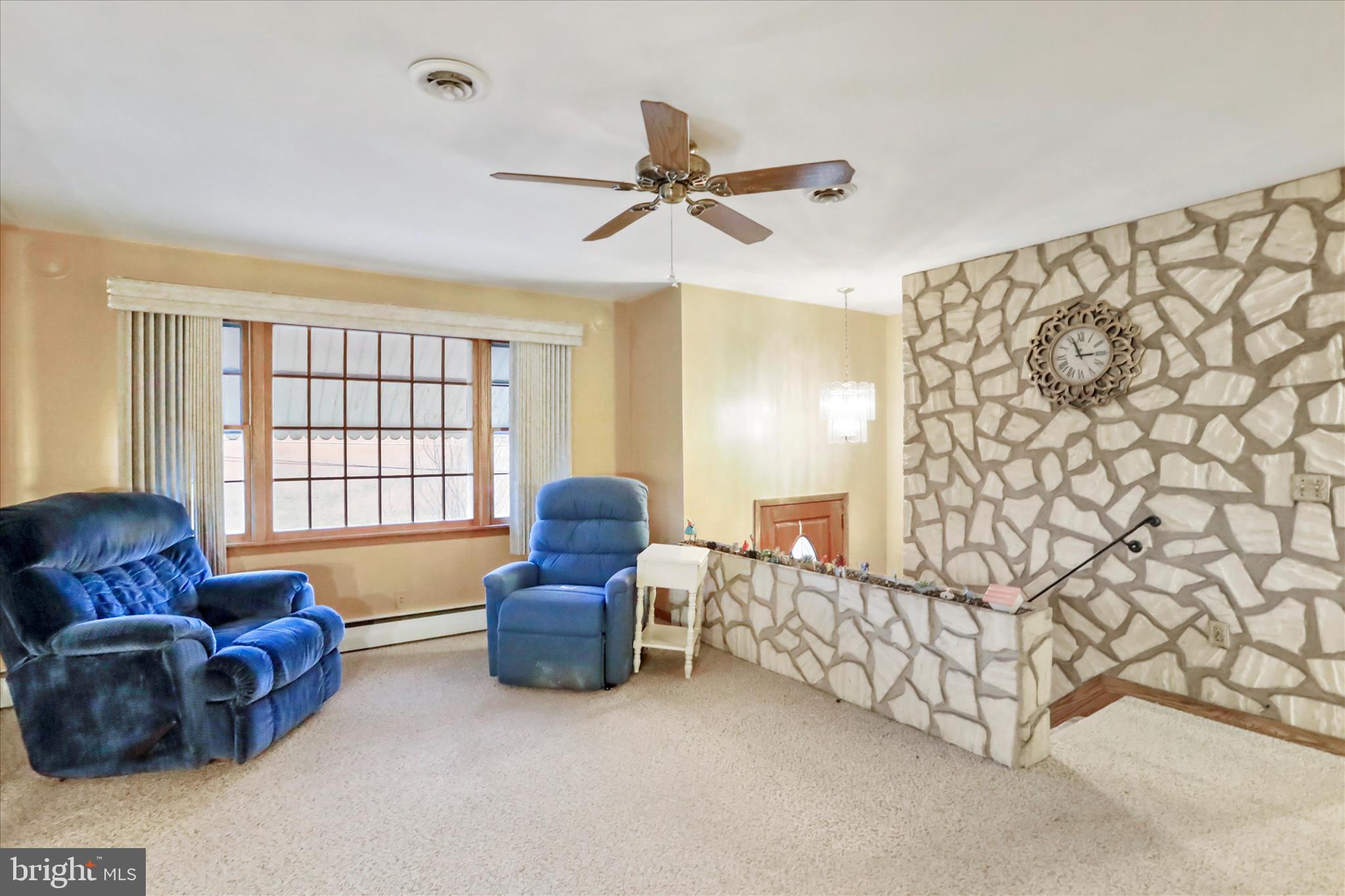 716 Winifred Road Cumberland, MD 21502 - Photo 15 of 33 Living room