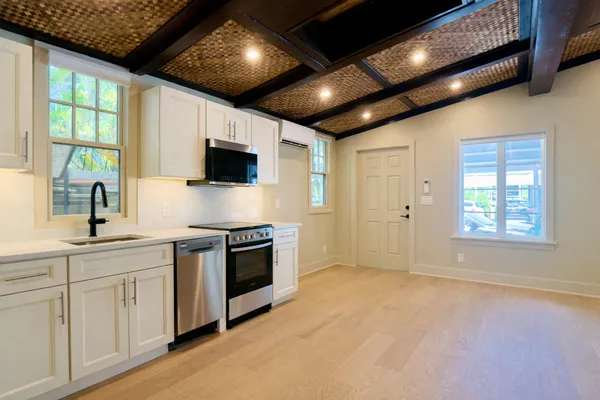 $4,000 | 828 Fleming Street, Key West, FL 33040