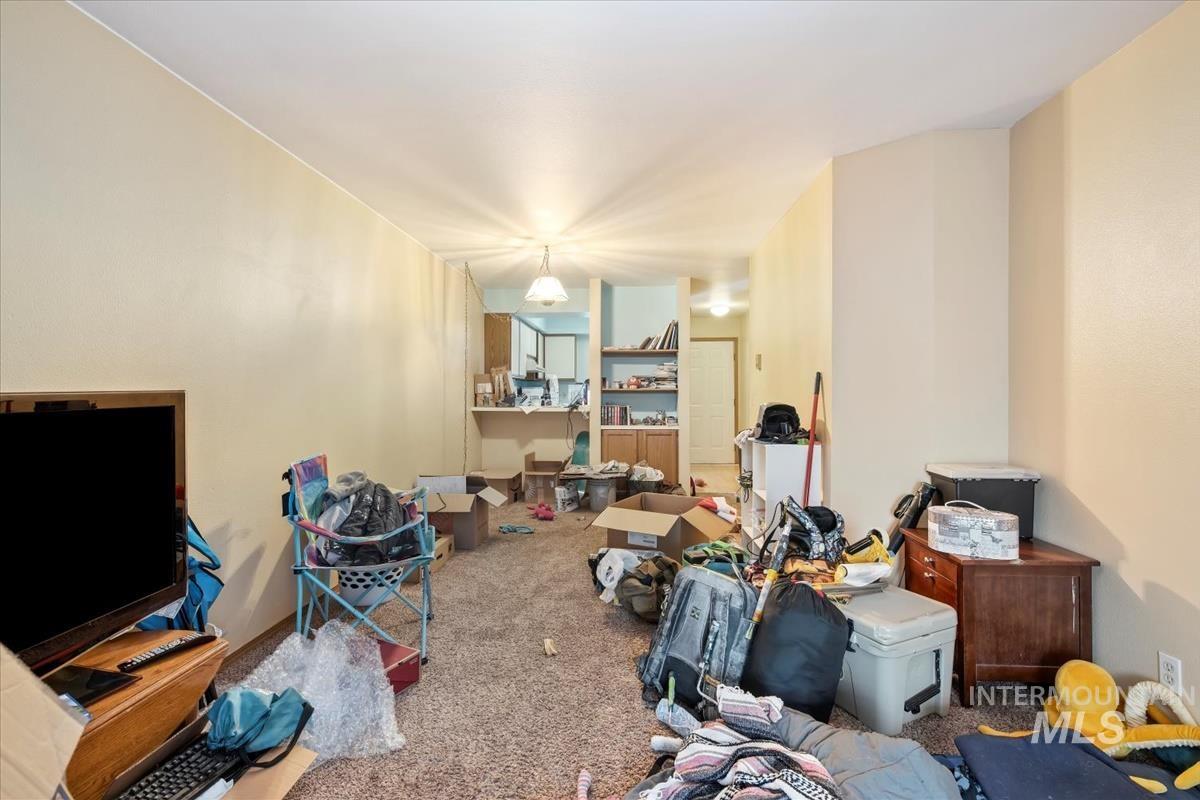 33 South Mike Street Boise, ID 83705 - Photo 19 of 50 Living room featuring carpet