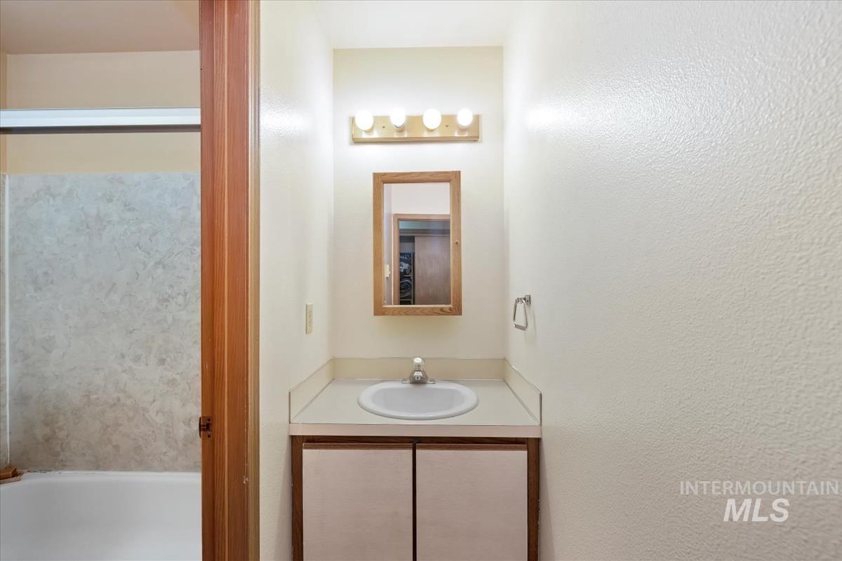 33 South Mike Street Boise, ID 83705 - Photo 27 of 50 Full bath featuring vanity