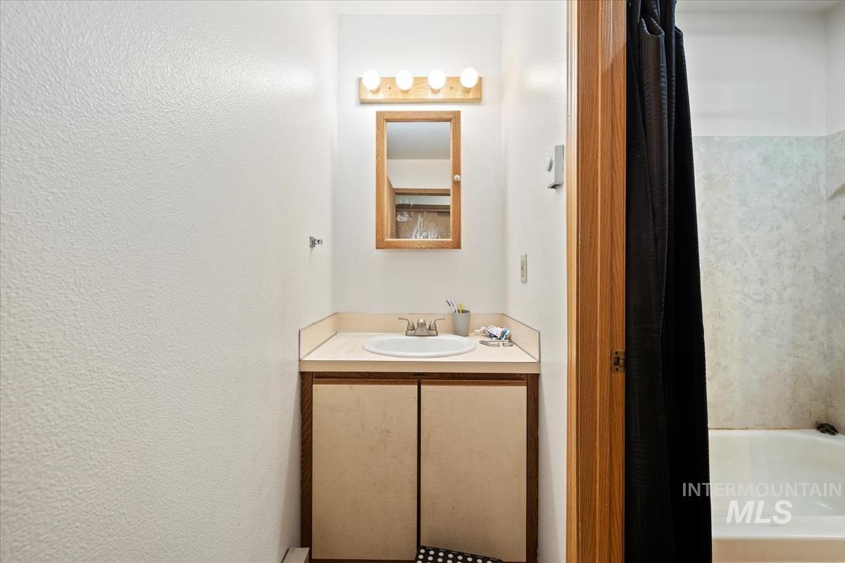 33 South Mike Street Boise, ID 83705 - Photo 42 of 50 Bathroom with a bath, vanity, and a textured wall