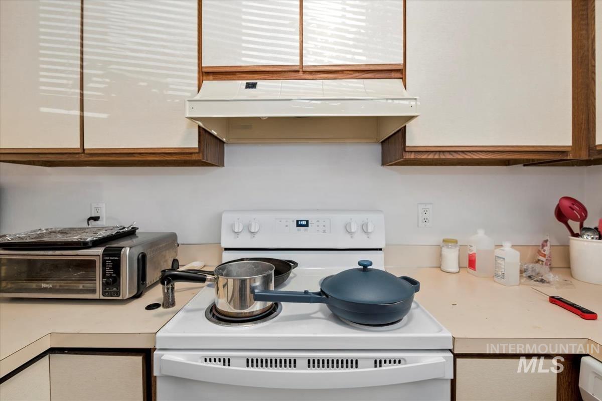 33 South Mike Street Boise, ID 83705 - Photo 10 of 50 Kitchen featuring electric stove, light countertops, and under cabinet range hood