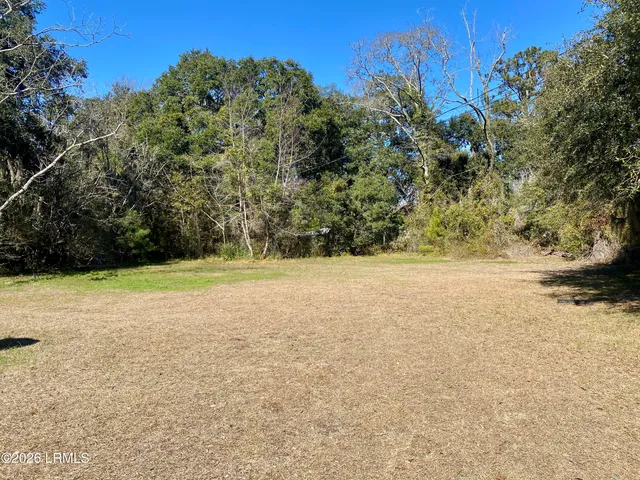 $1,900 | 22 Pine Grove Road, Beaufort, SC 29906