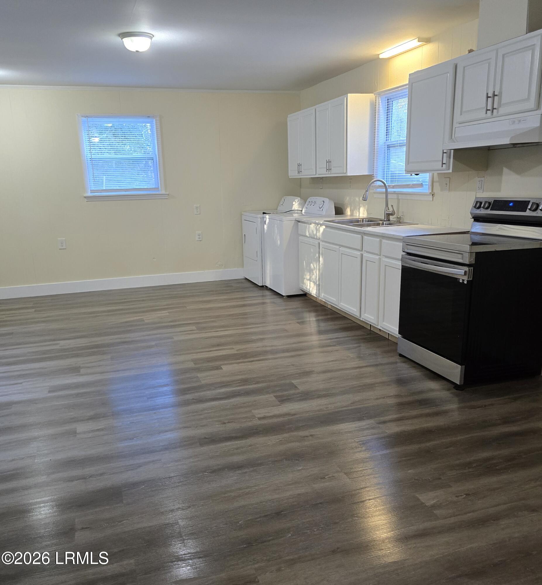 22 Pine Grove Road Beaufort, SC 29906 - Photo 5 of 10 Kitchen and Dining area to left