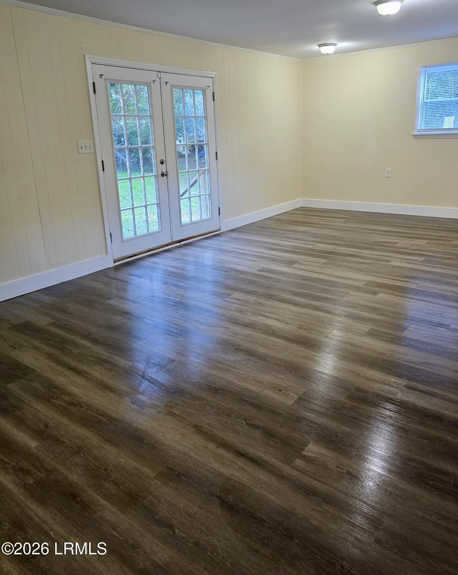 22 Pine Grove Road Beaufort, SC 29906 - Photo 6 of 10 Kitchen Dining Area