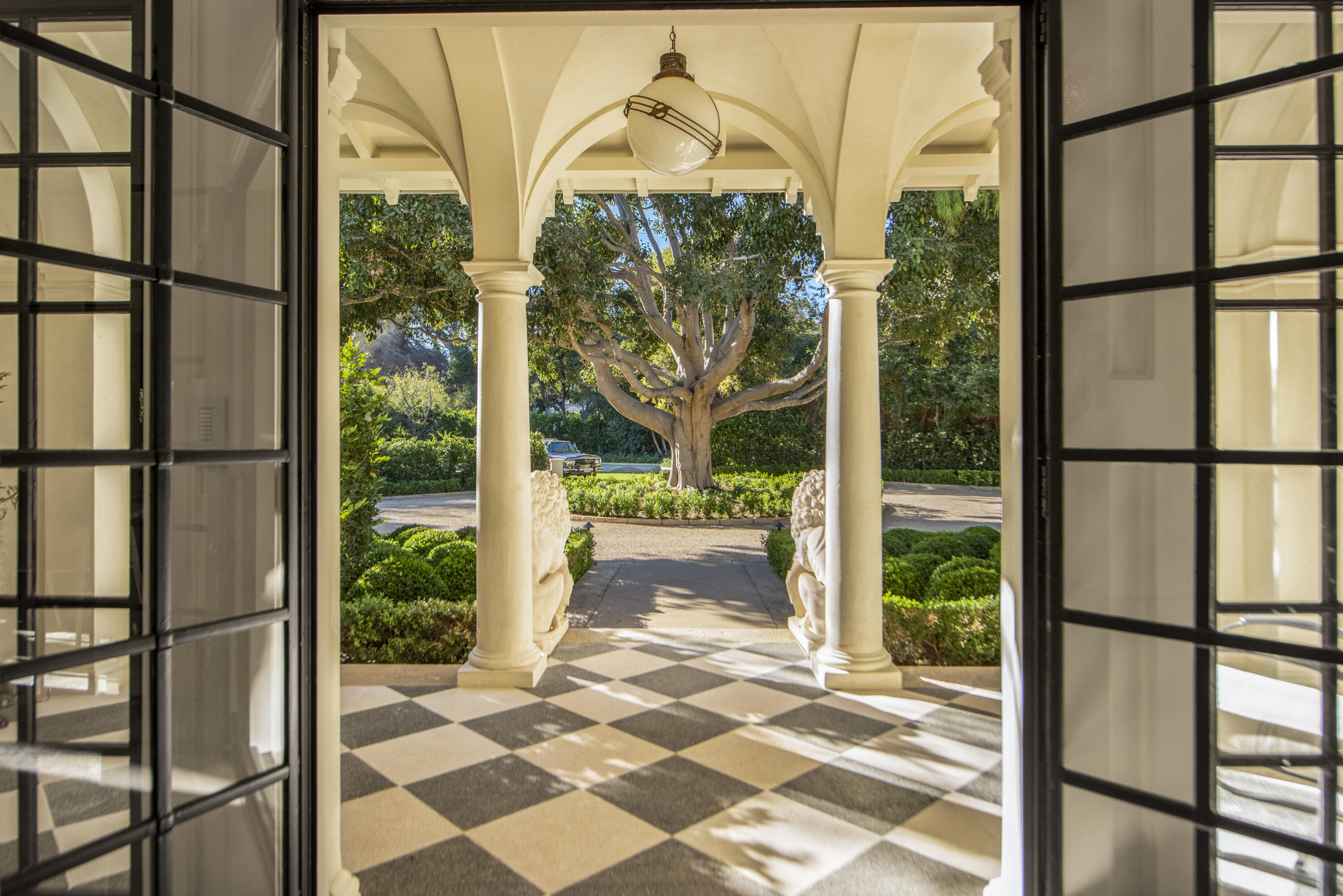 204 Hot Springs Road Montecito, CA 93108 - Photo 4 of 28 Entry