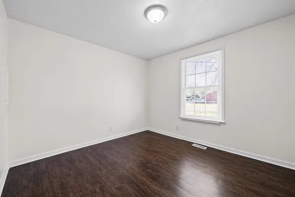 $1,350 | 352 Woodale Drive, Clarksville, TN 37042