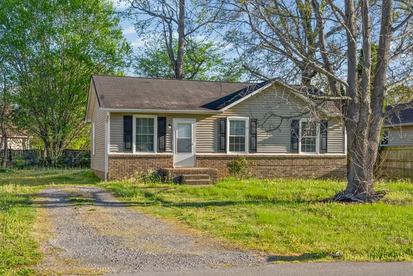 $1,350 | 352 Woodale Drive, Clarksville, TN 37042