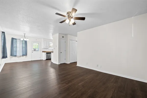 $1,350 | 352 Woodale Drive, Clarksville, TN 37042