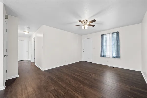 $1,350 | 352 Woodale Drive, Clarksville, TN 37042