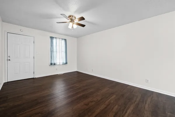 $1,350 | 352 Woodale Drive, Clarksville, TN 37042