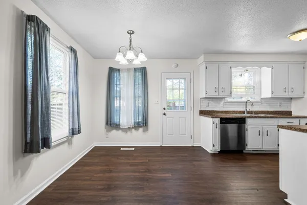 $1,350 | 352 Woodale Drive, Clarksville, TN 37042
