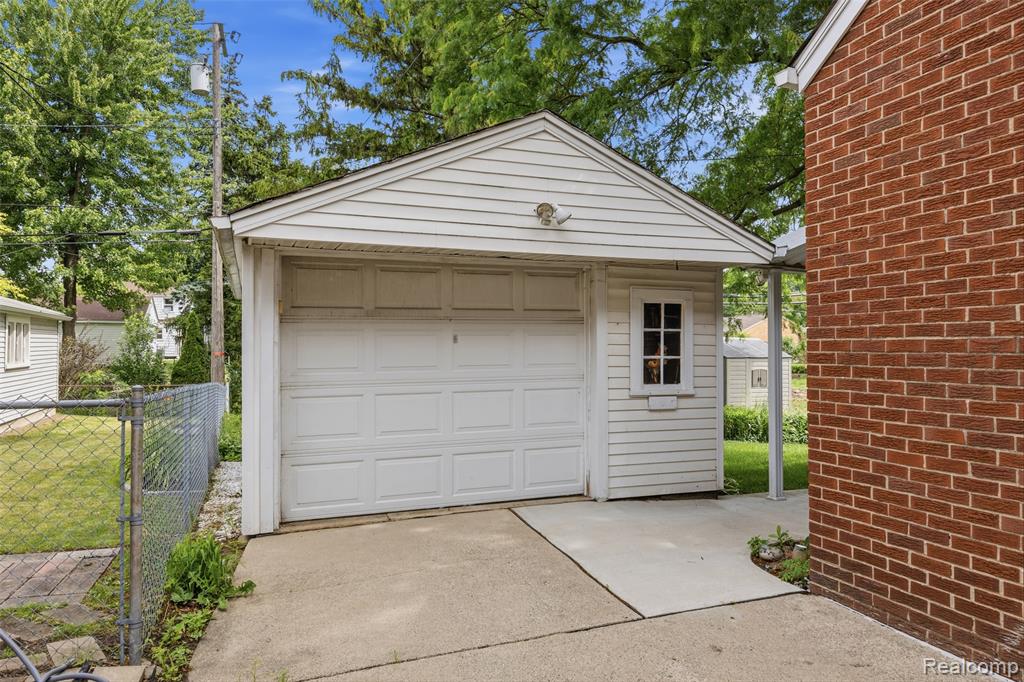 23636 Edward Street Dearborn, MI 48128 - Photo 4 of 39