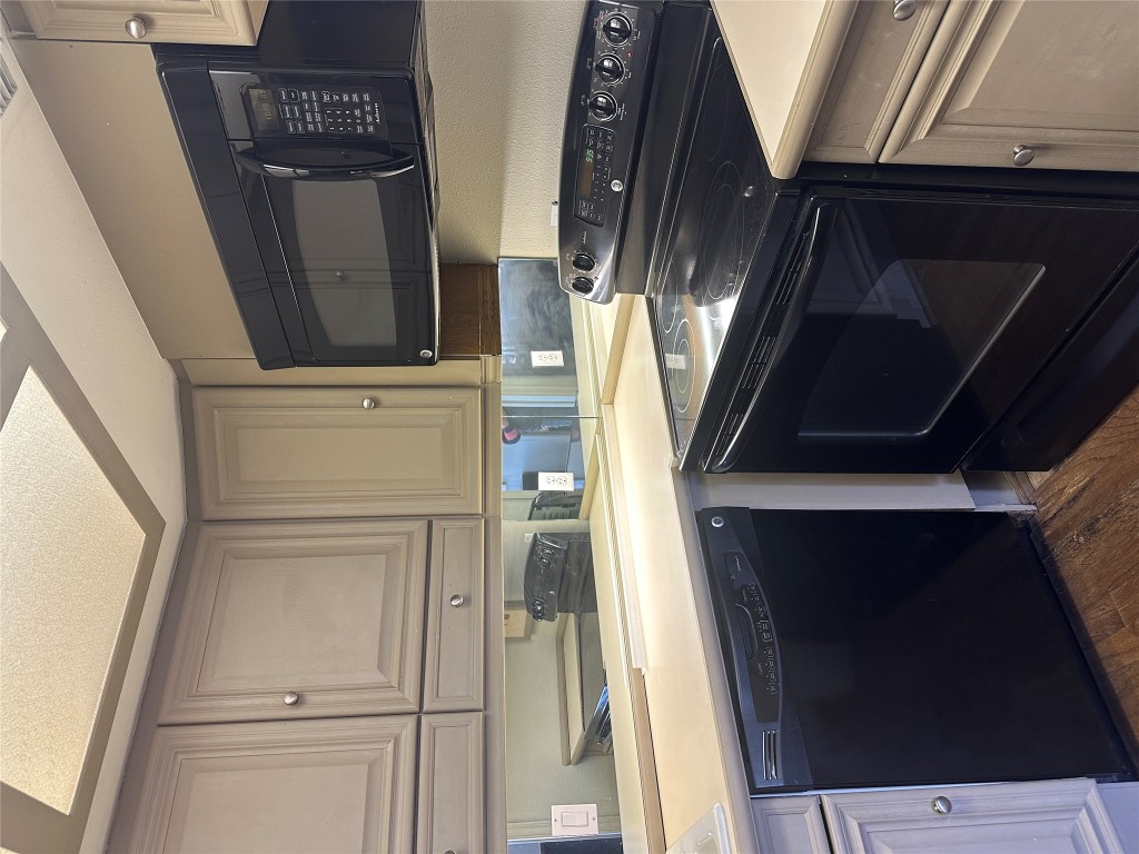 1122 Colorado Street, Unit 1902 Austin, TX 78701 - Photo 7 of 15 a kitchen with stainless steel appliances a stove and a microwave