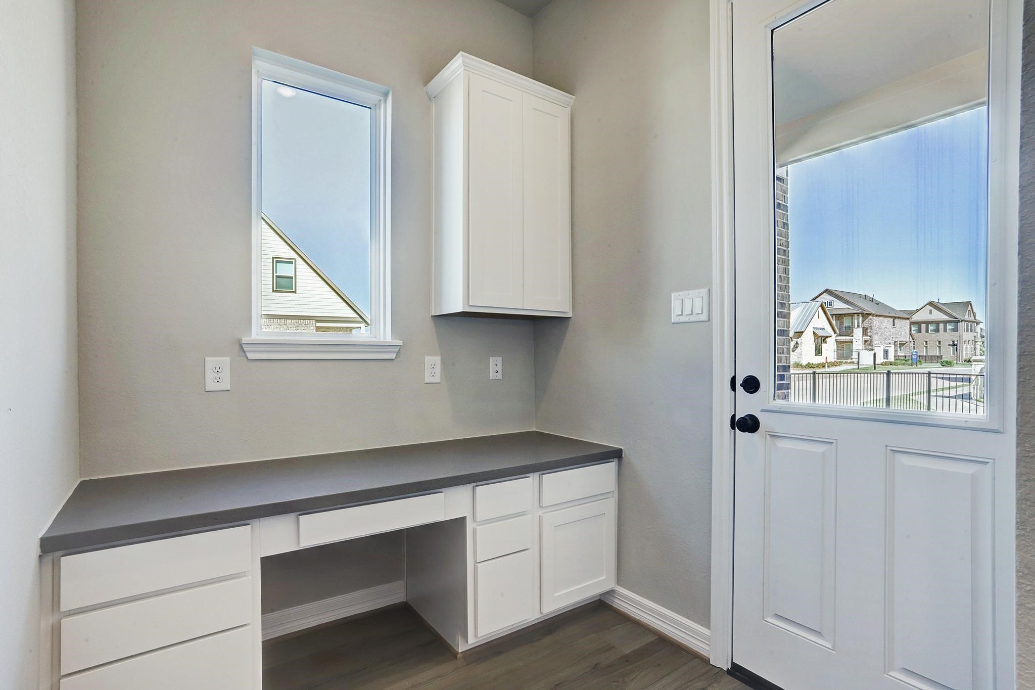 9522 Caddo Ridge Lane Cypress, TX 77433 - Photo 28 of 38 a room with window and cabinet
