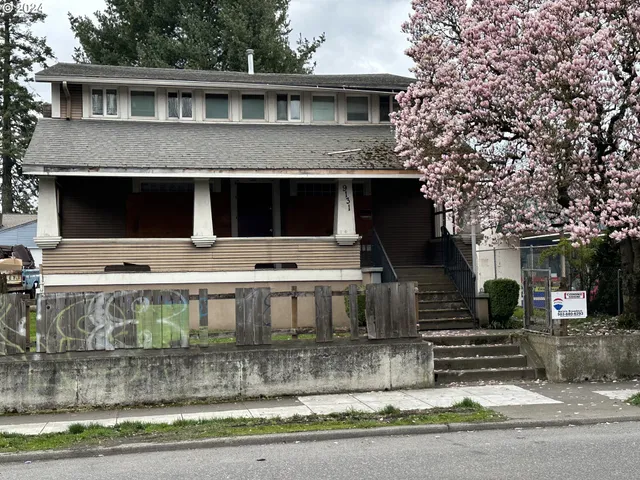a view of house with street