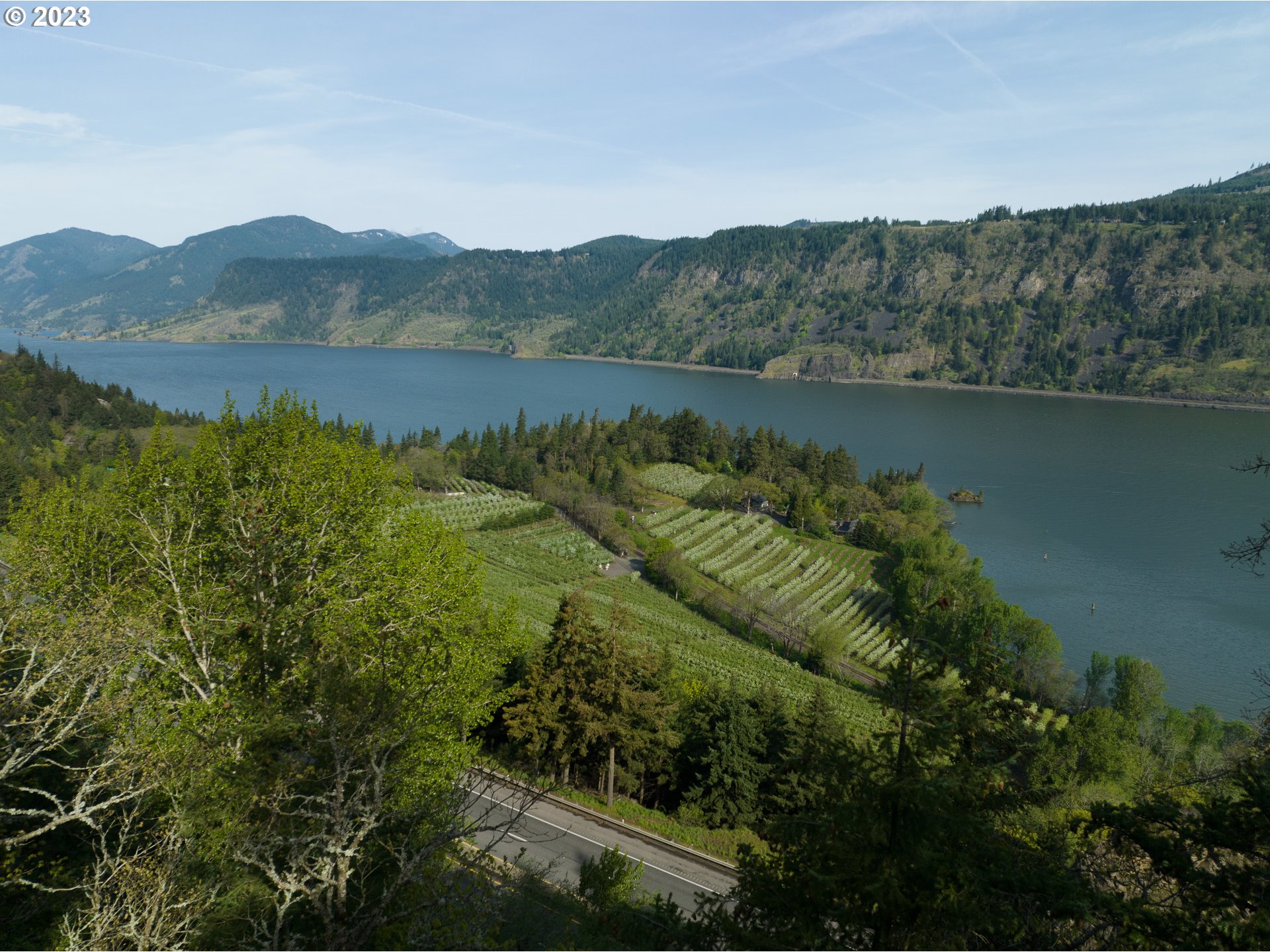 476 Country Club Road Hood River, OR 97031 - Photo 2 of 24