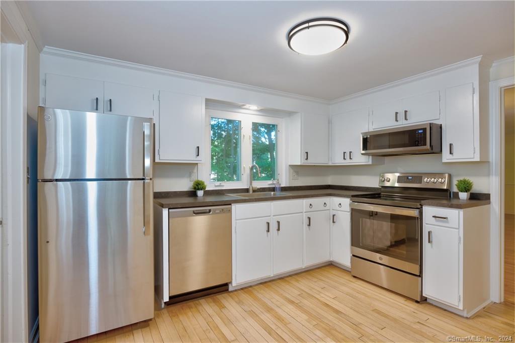 3 Hilltop Road Farmington, CT 06032 - Photo 2 of 32