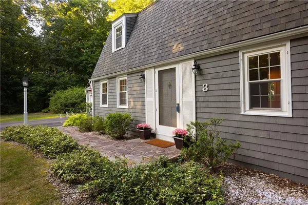 $3,100 | 3 Hilltop Road, Farmington, CT 06032