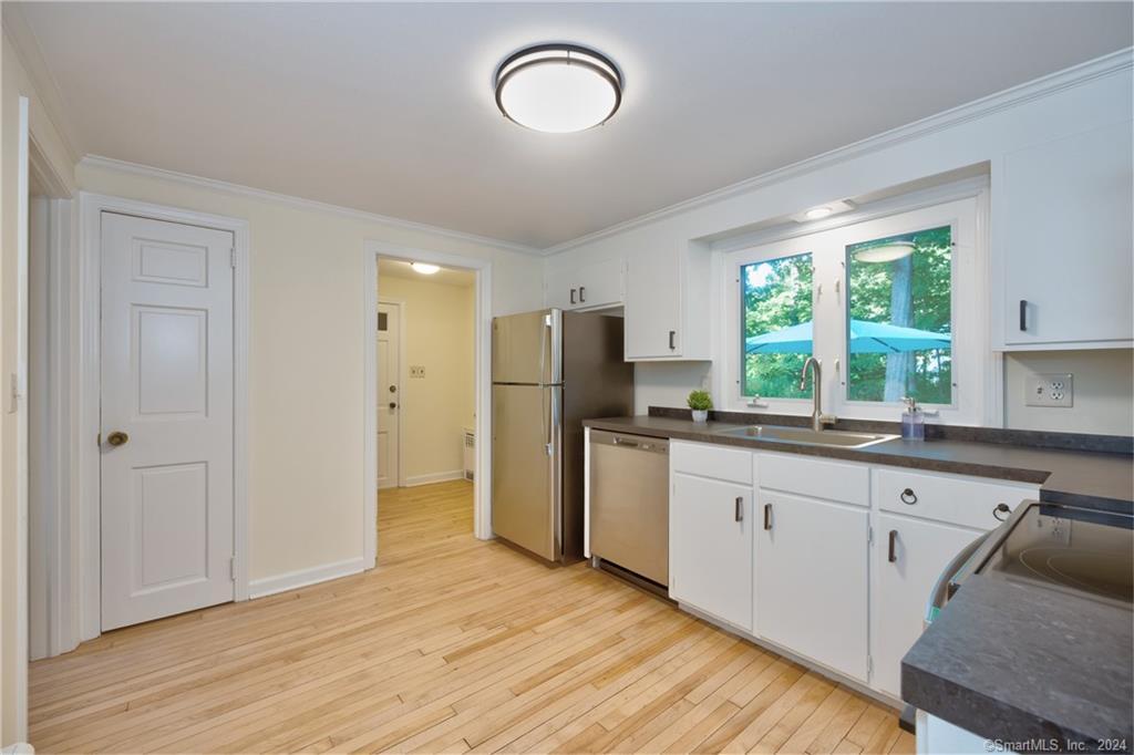 3 Hilltop Road Farmington, CT 06032 - Photo 3 of 32