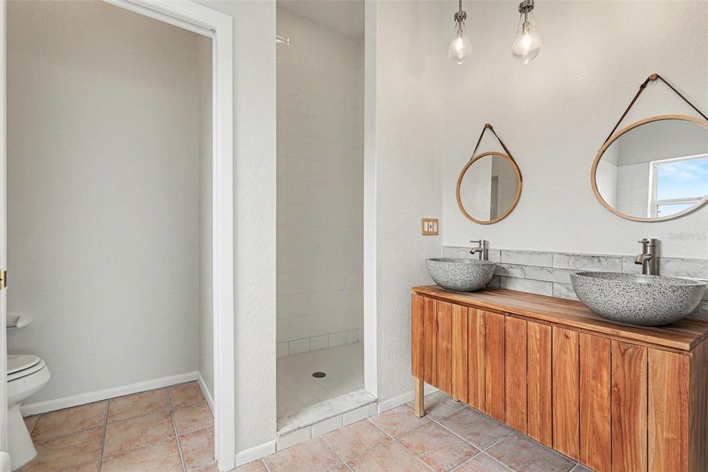 580 Russell Street Longboat Key, FL 34228 - Photo 20 of 35 Gallery Image 20
