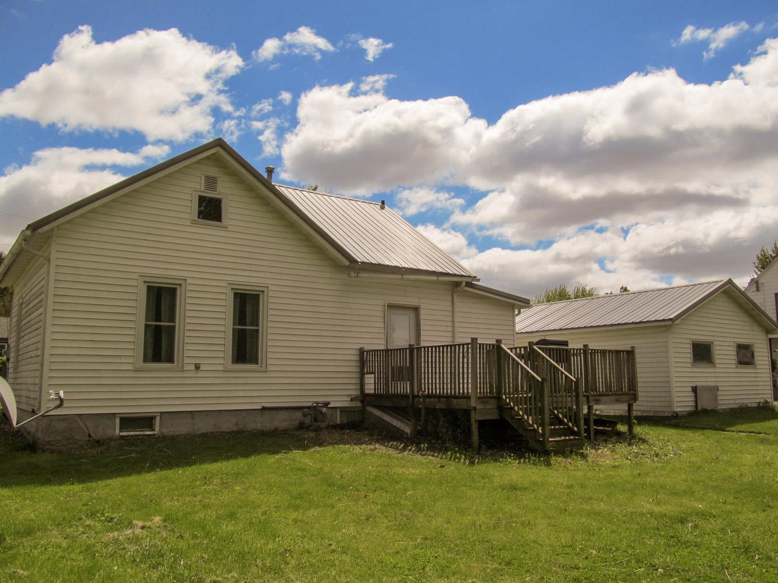 115 South Grand Street Livingston, WI 53554 - Photo 2 of 17