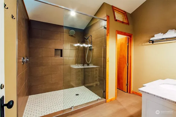 $2,395,000 | 19668 Highway 207, Leavenworth, WA 98826