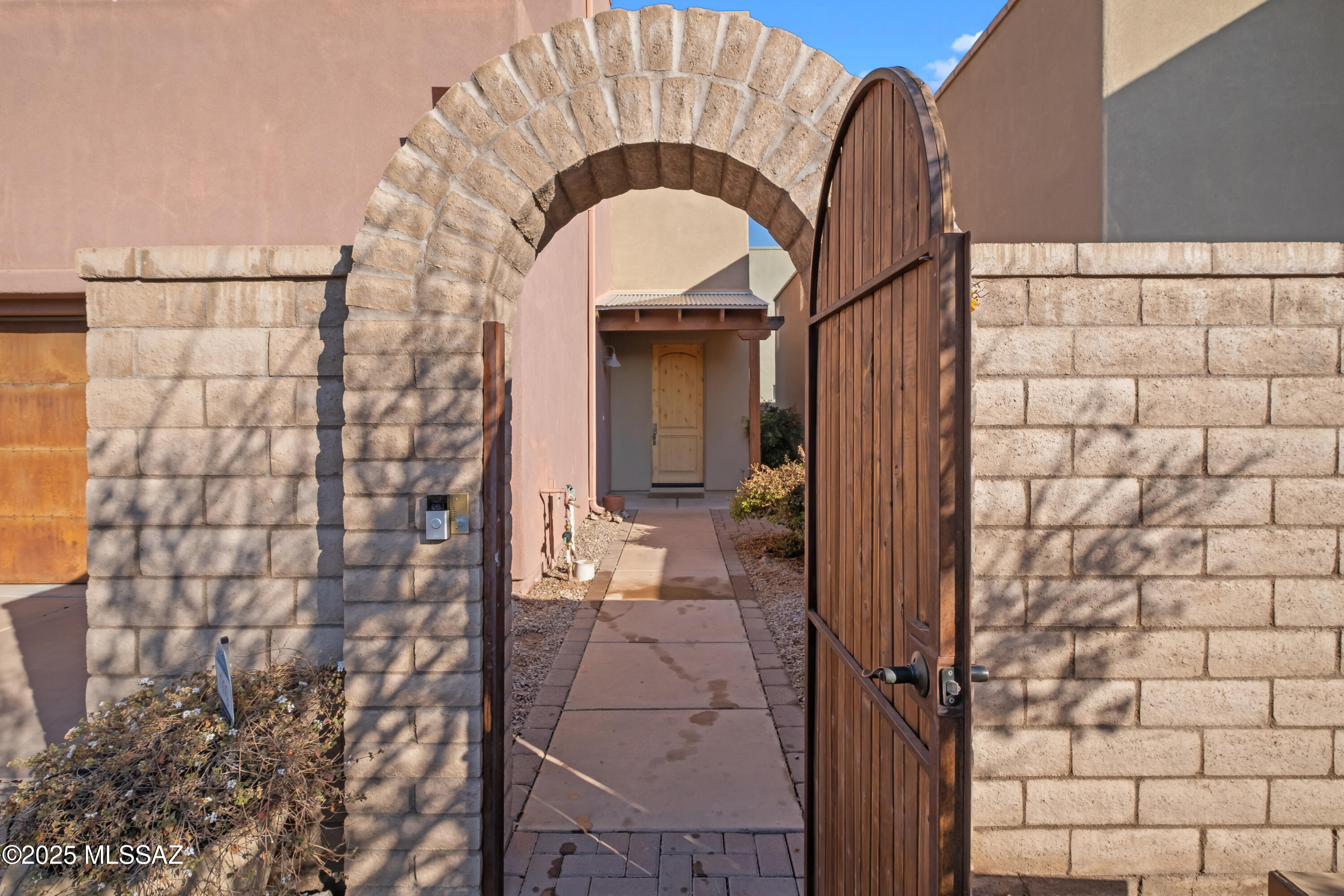 213 East Croydon Park Road Tucson, AZ 85704 - Photo 2 of 43