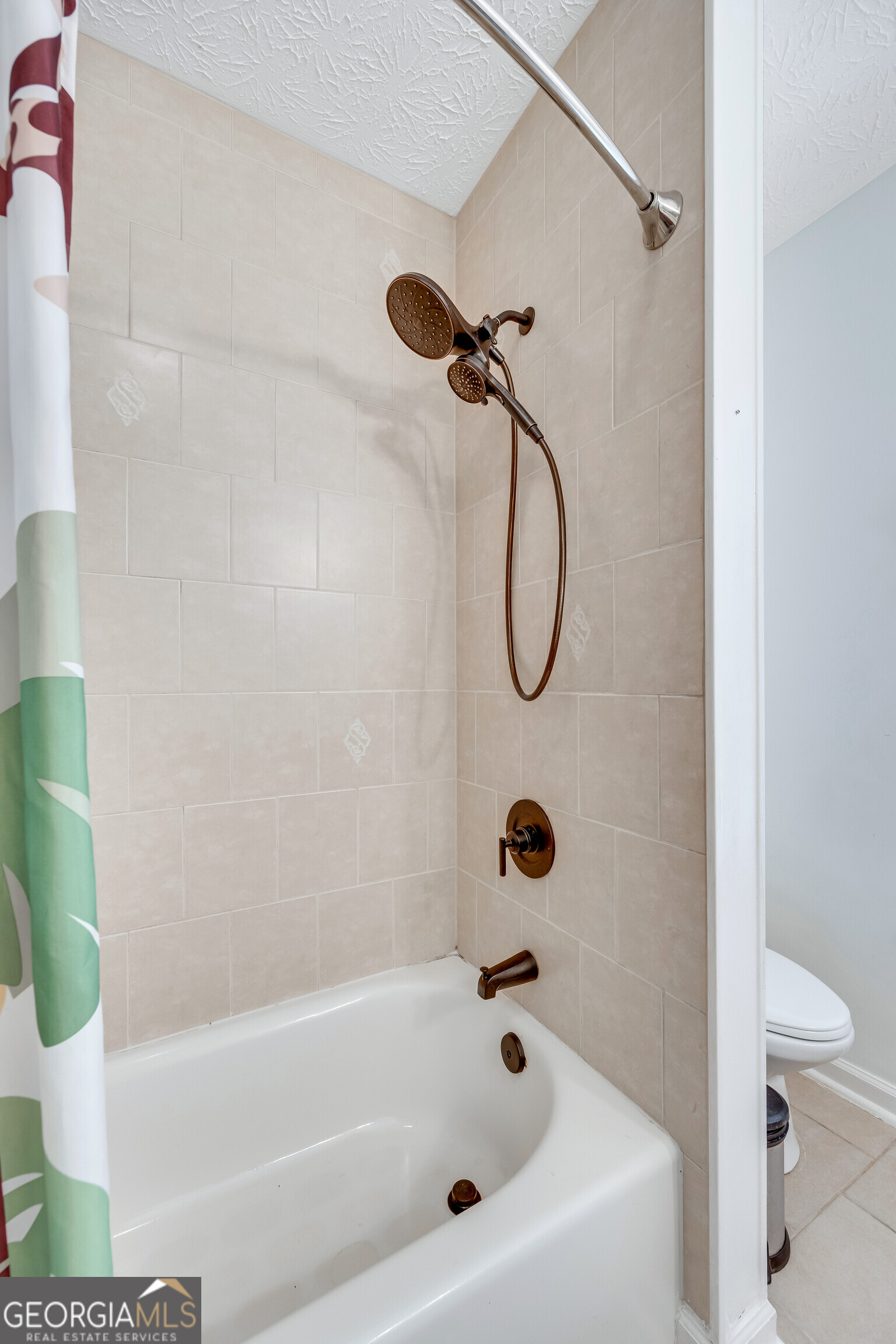 119 Cedar Ridge Drive LaGrange, GA 30241 - Photo 17 of 34 a bathroom with a bath tub with a toilet