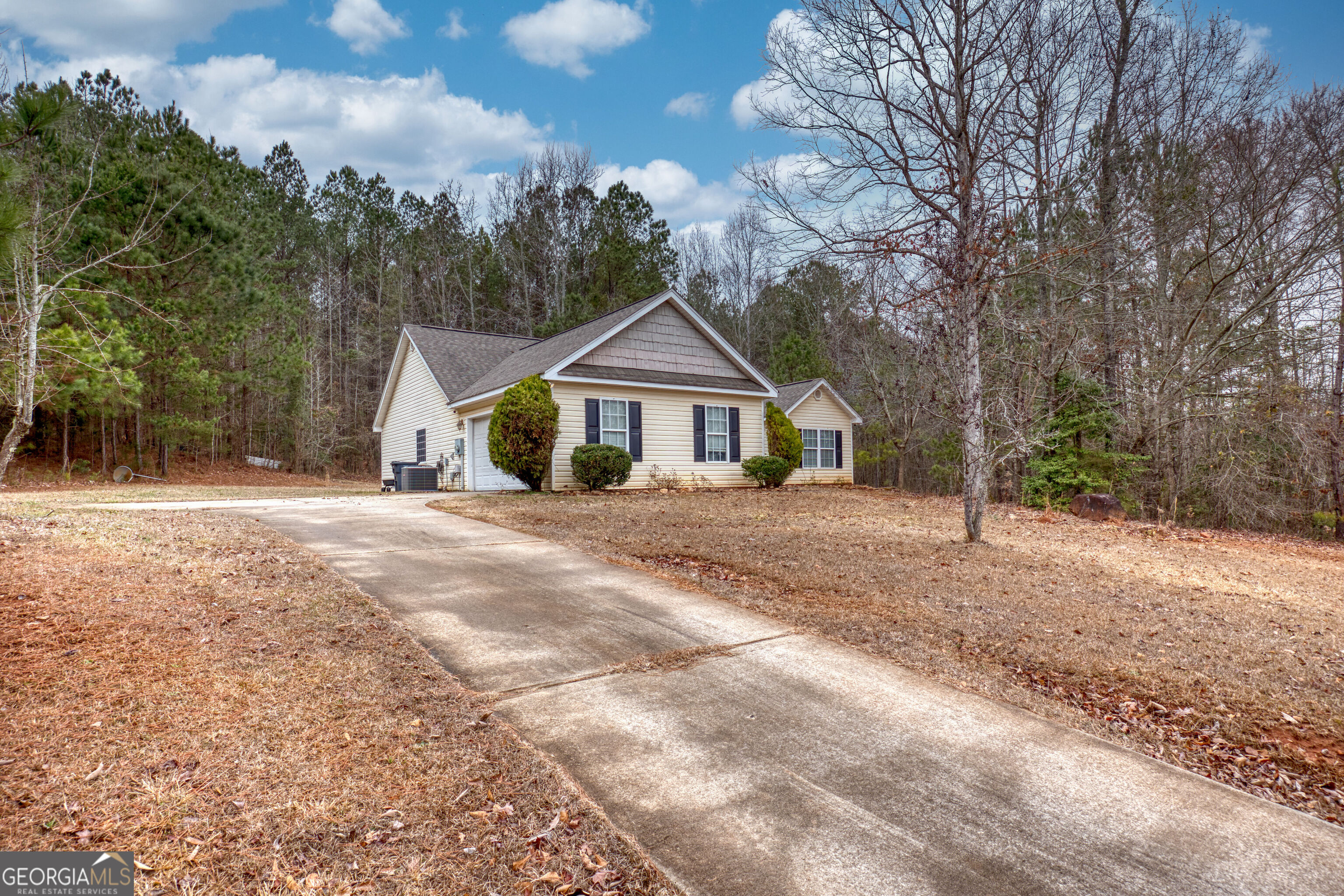 119 Cedar Ridge Drive LaGrange, GA 30241 - Photo 3 of 34 a front view of a house with a garden