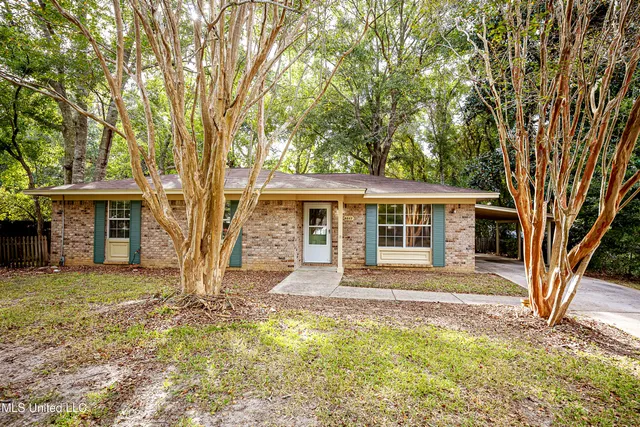 $1,600 | 3217 North 2nd Street, Ocean Springs, MS 39564