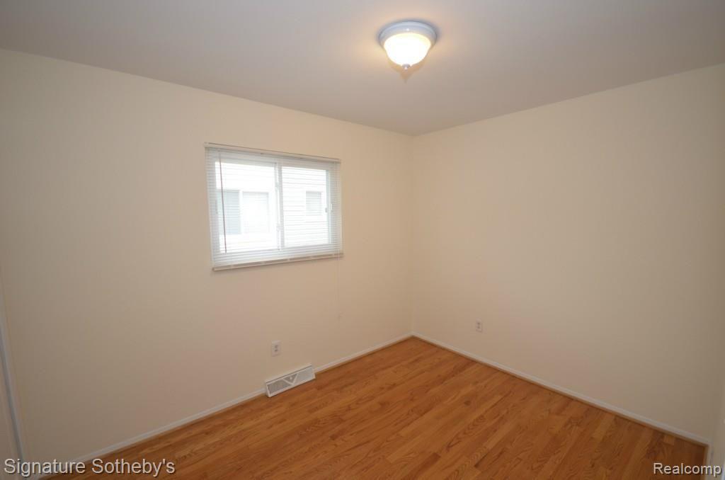 1135 Oxford Road Berkley, MI 48072 - Photo 18 of 22 2013-10-16 16.13