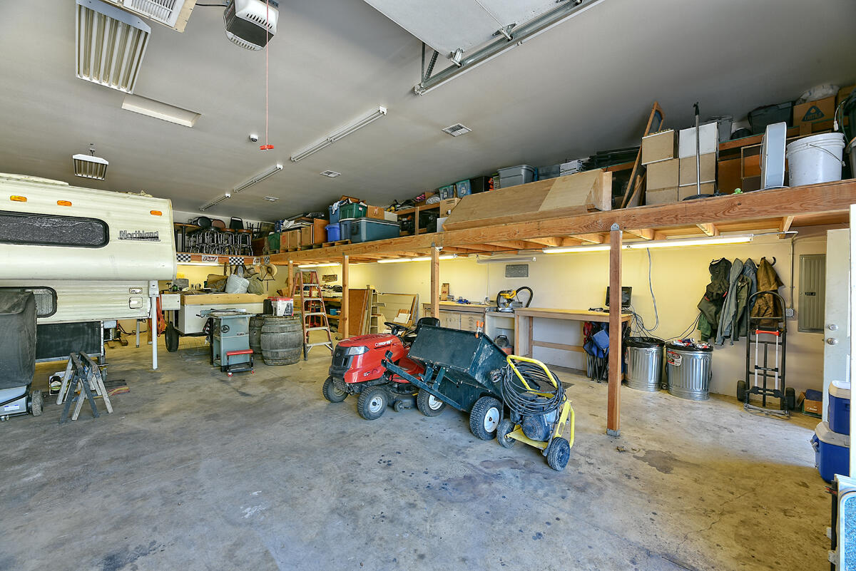 1559 Lonnon Road Grants Pass, OR 97527 - Photo 7 of 31 DSC_6861
