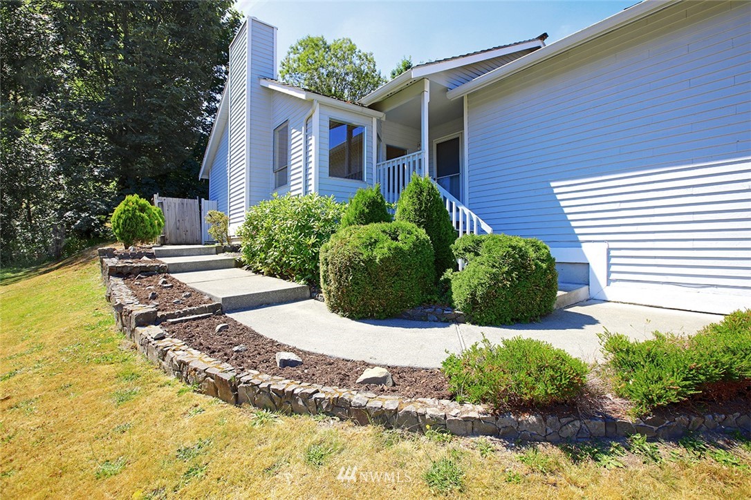 2127 Southeast 8th Drive Renton, WA 98057 - Photo 2 of 20 Gallery Image 2