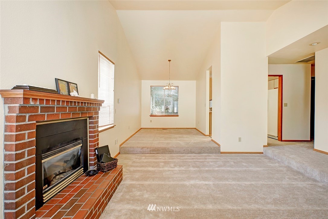 2127 Southeast 8th Drive Renton, WA 98057 - Photo 4 of 20 Gallery Image 4