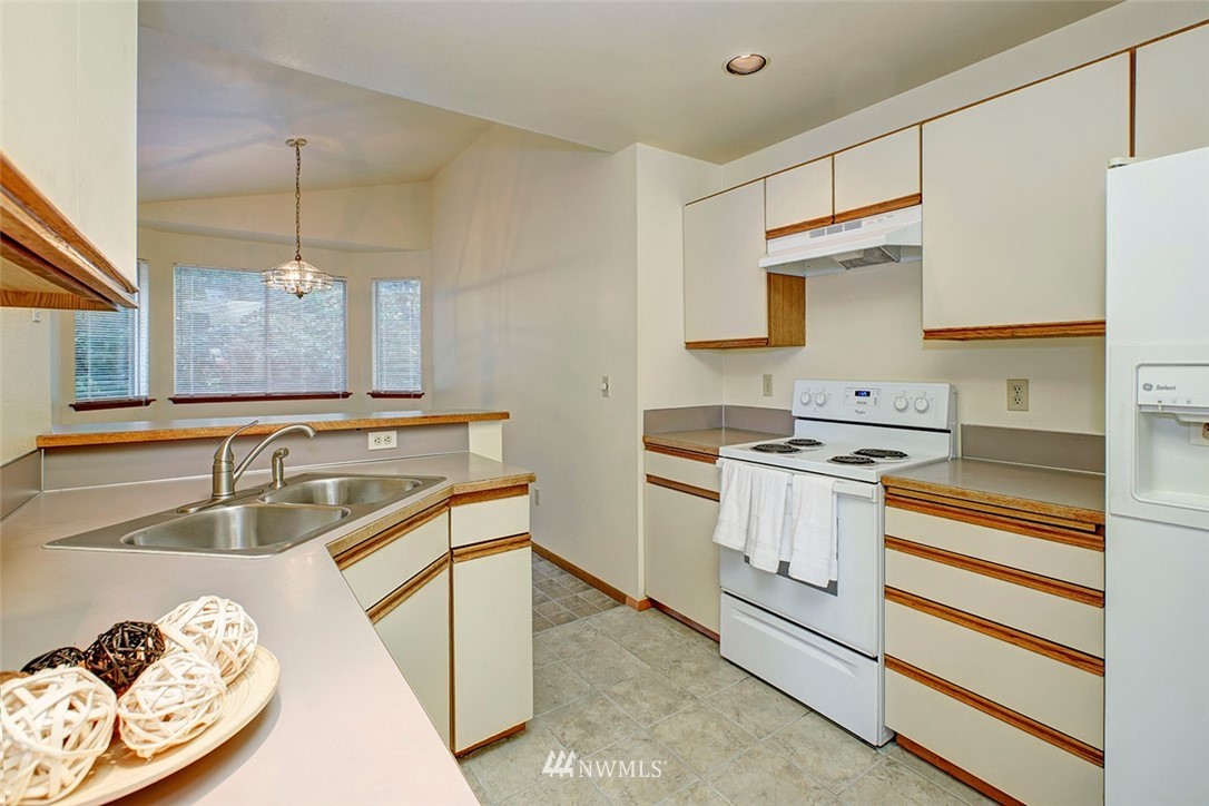 2127 Southeast 8th Drive Renton, WA 98057 - Photo 7 of 20 Gallery Image 7