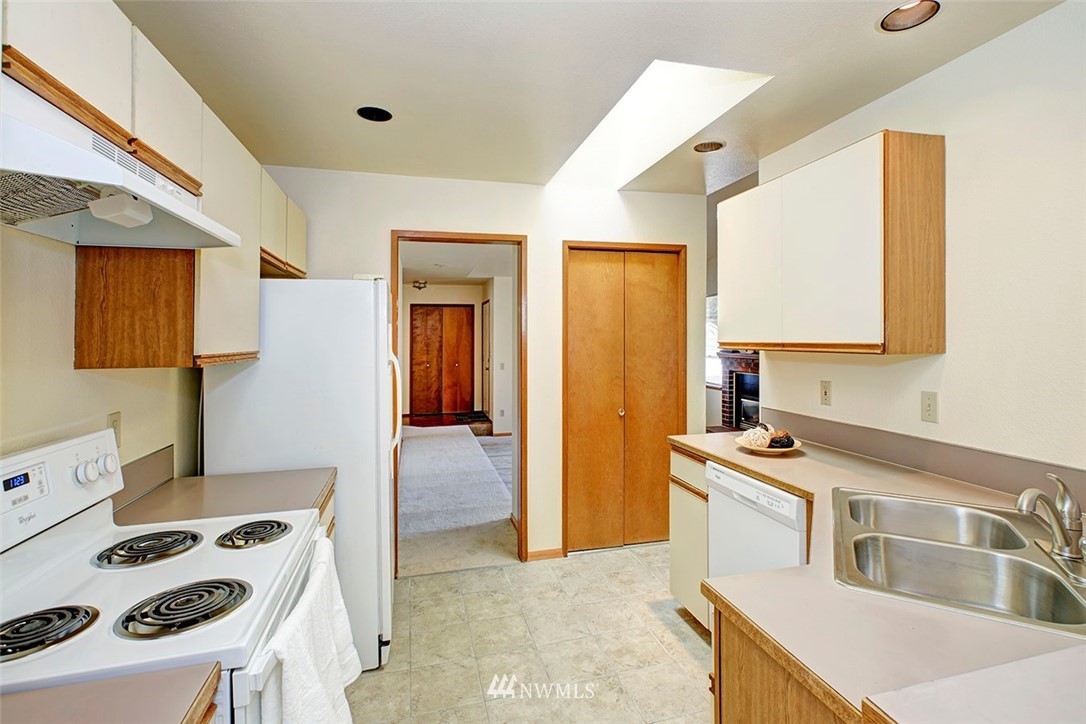 2127 Southeast 8th Drive Renton, WA 98057 - Photo 9 of 20 Gallery Image 9