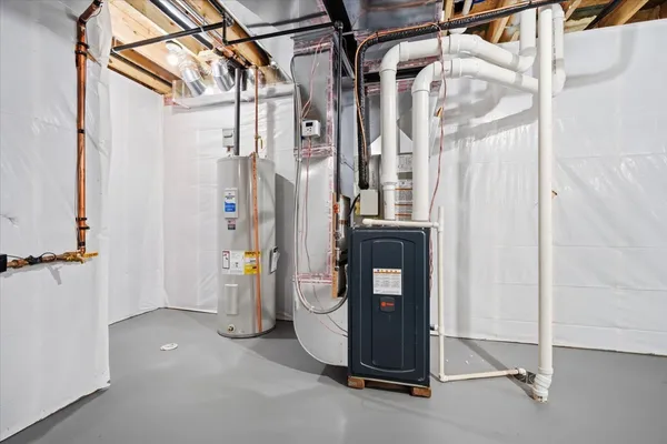 $329,900 | 23 Stone Ml Court, Bloomington, IL 61705